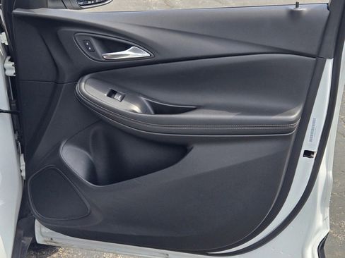 Certified 2025 Buick Encore GX Preferred FWD image 6
