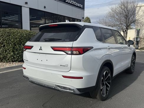Used 2025 Mitsubishi Outlander SE image 7