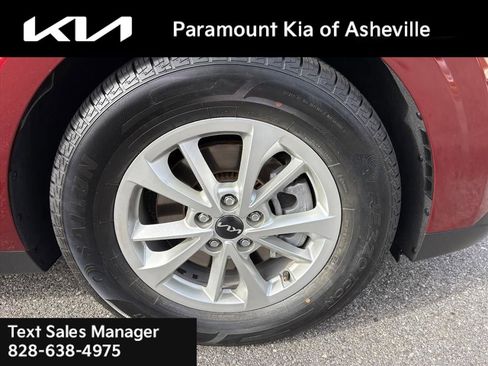 Used 2024 Kia Carnival LX image 30