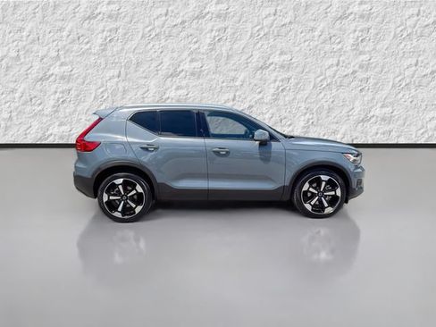 Used 2020 Volvo XC40 T5 Momentum w/ Protection Package Premier AWD/4WD image 2