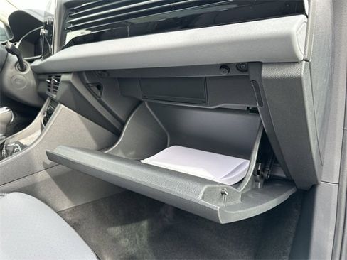 New 2026 Volkswagen Jetta SE image 33