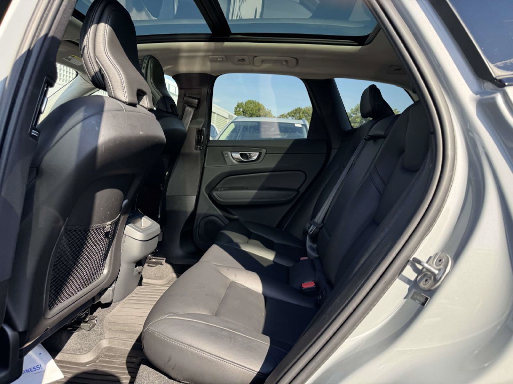 Used 2024 Volvo XC60 B5 Core w/ Protection Package Premier AWD/4WD image 9