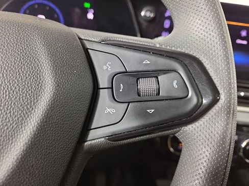 Used 2025 Chevrolet Trax LT FWD image 23