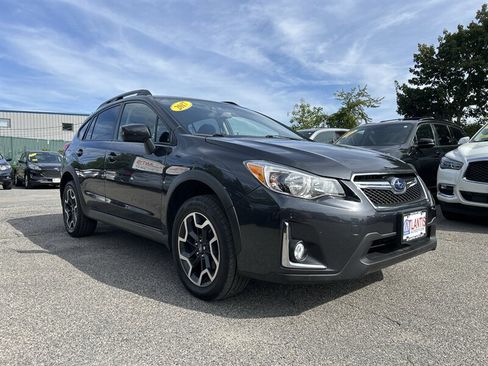 Used 2017 Subaru Crosstrek 2.0i Premium AWD/4WD image 3