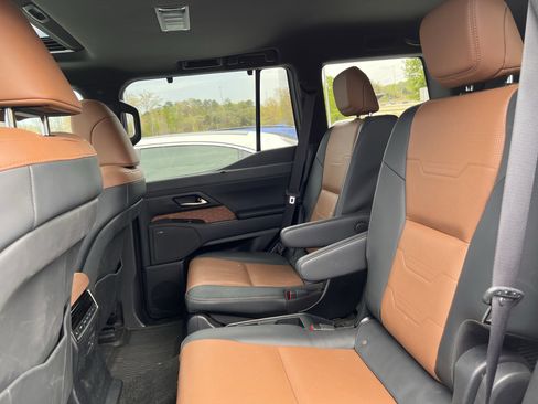 Used 2024 Lexus GX 550 w/ Cold Area Package image 32