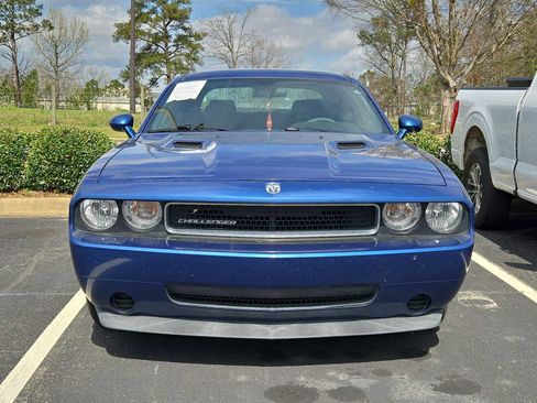 Used 2010 Dodge Challenger SE RWD image 4