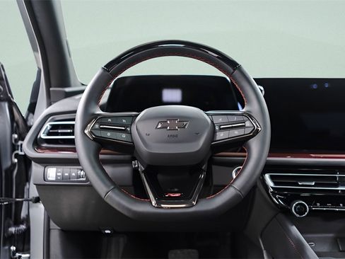 Used 2025 Chevrolet Traverse RS image 10