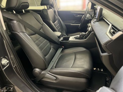 Used 2022 Toyota RAV4 XLE Premium image 25