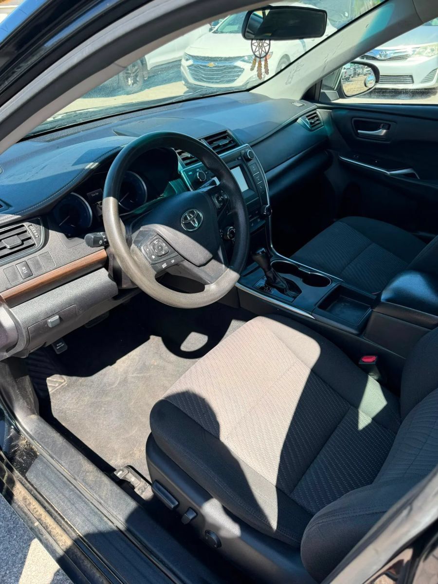 Used 2017 Toyota Camry LE FWD image 9