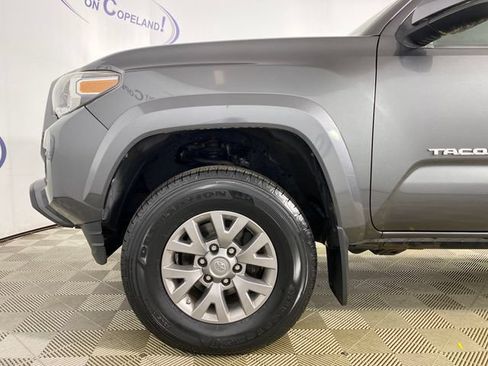 Used 2018 Toyota Tacoma SR5 AWD/4WD image 28