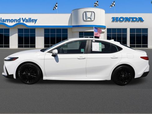 Used 2025 Toyota Camry SE FWD image 9