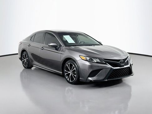 Used 2020 Toyota Camry SE FWD image 7