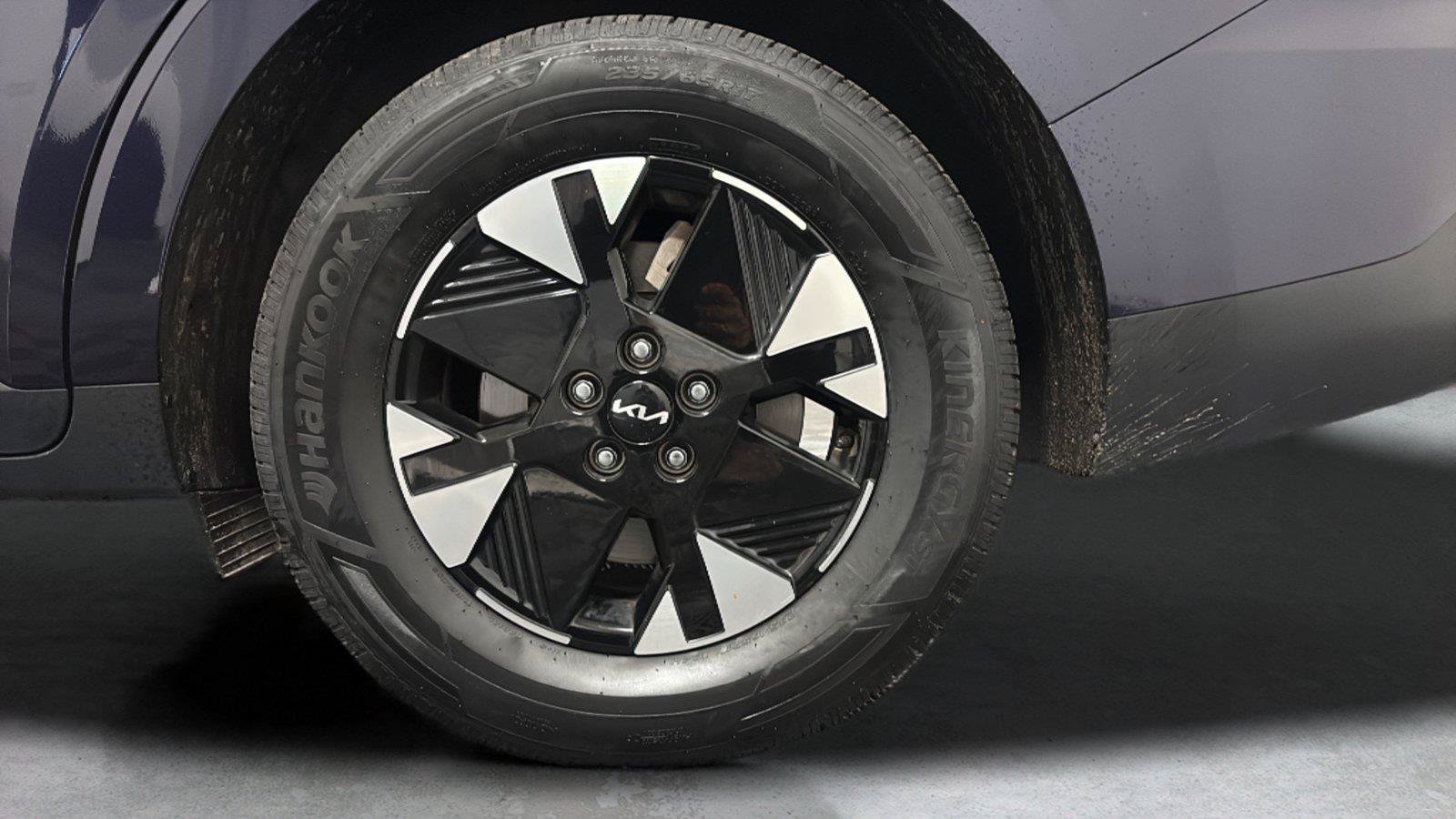 Used 2026 Kia Carnival LXS FWD image 25