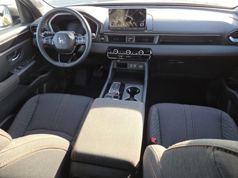 Used 2025 Honda Pilot Sport image 22