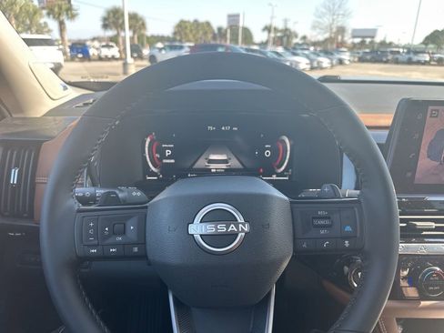New 2026 Nissan Pathfinder Platinum FWD image 13