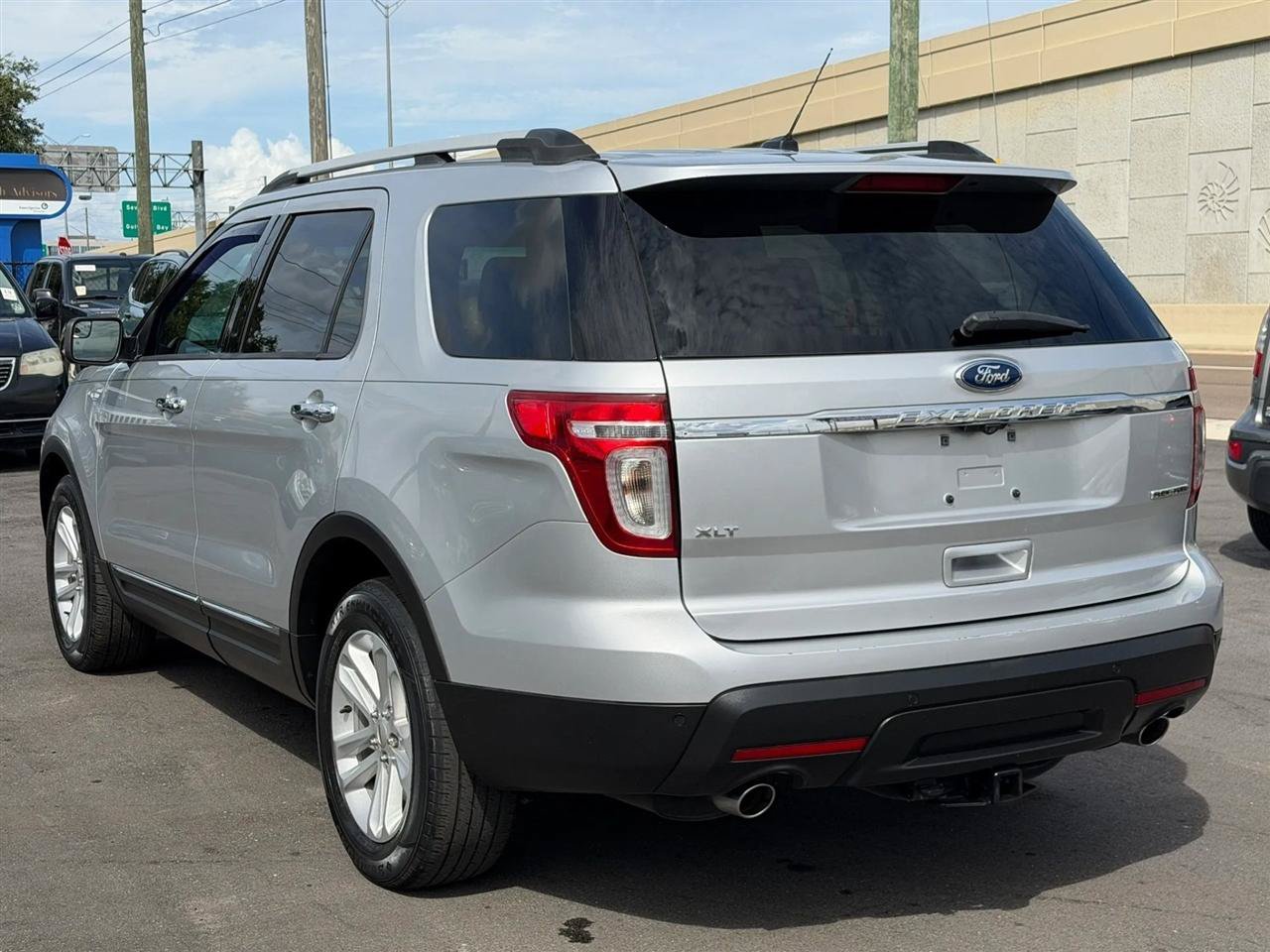 Used 2015 Ford Explorer XLT w/ Equipment Group 202B FWD image 12