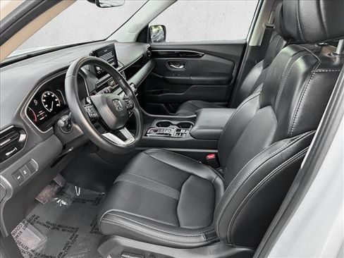 Used 2025 Honda Pilot EX-L image 11