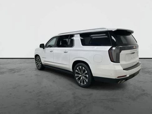 Used 2025 Chevrolet Suburban High Country AWD/4WD image 9