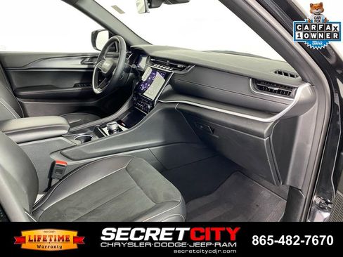 Used 2025 Jeep Grand Cherokee L Altitude AWD/4WD image 33