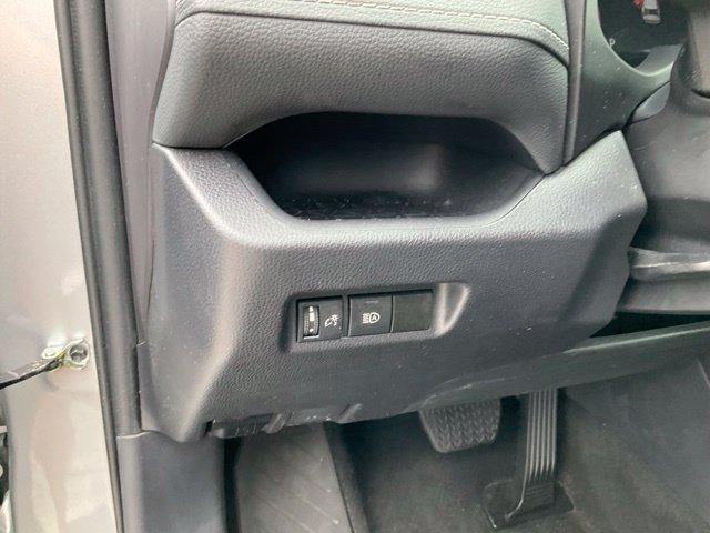 Used 2025 Toyota RAV4 XLE FWD image 9