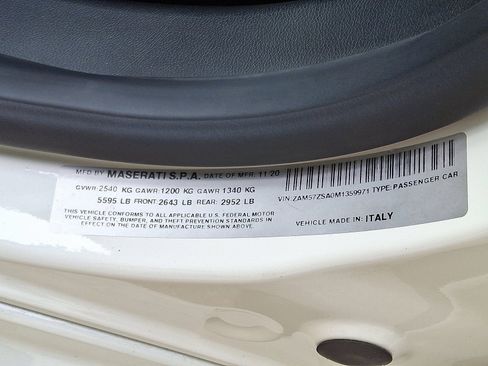 Used 2021 Maserati Ghibli Trofeo image 28