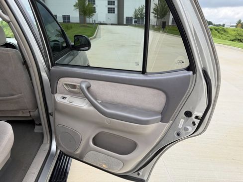 Used 2004 Toyota Sequoia SR5 image 17