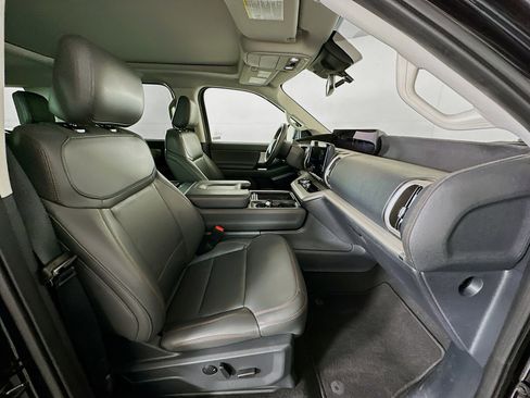 Used 2025 Ford Expedition Active AWD/4WD image 34