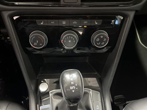 Certified 2023 Volkswagen Taos SE image 34