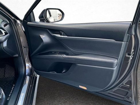 Certified 2018 Toyota Camry XLE image 27