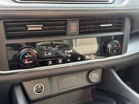 Used 2023 Nissan Rogue SV image 17