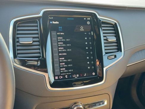 Certified 2024 Volvo XC90 B6 Ultimate w/ Protection Package Premier image 23