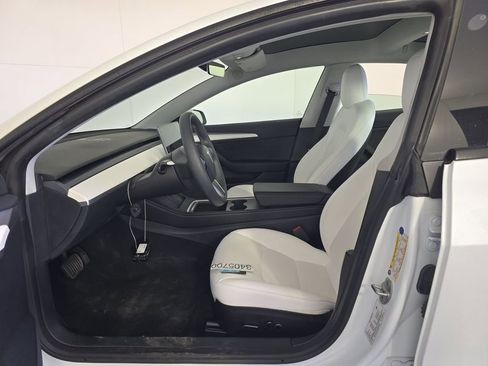 Used 2023 Tesla Model 3 Standard Range RWD image 4