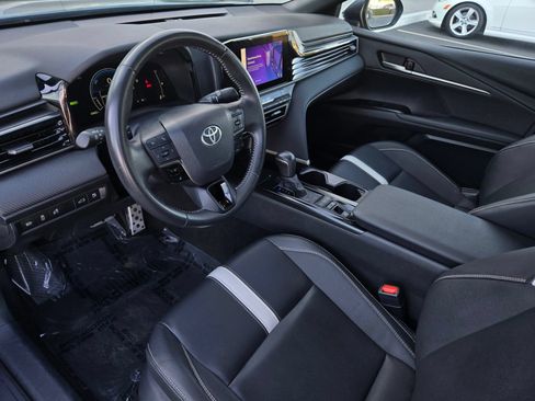 Used 2025 Toyota Camry SE FWD image 7