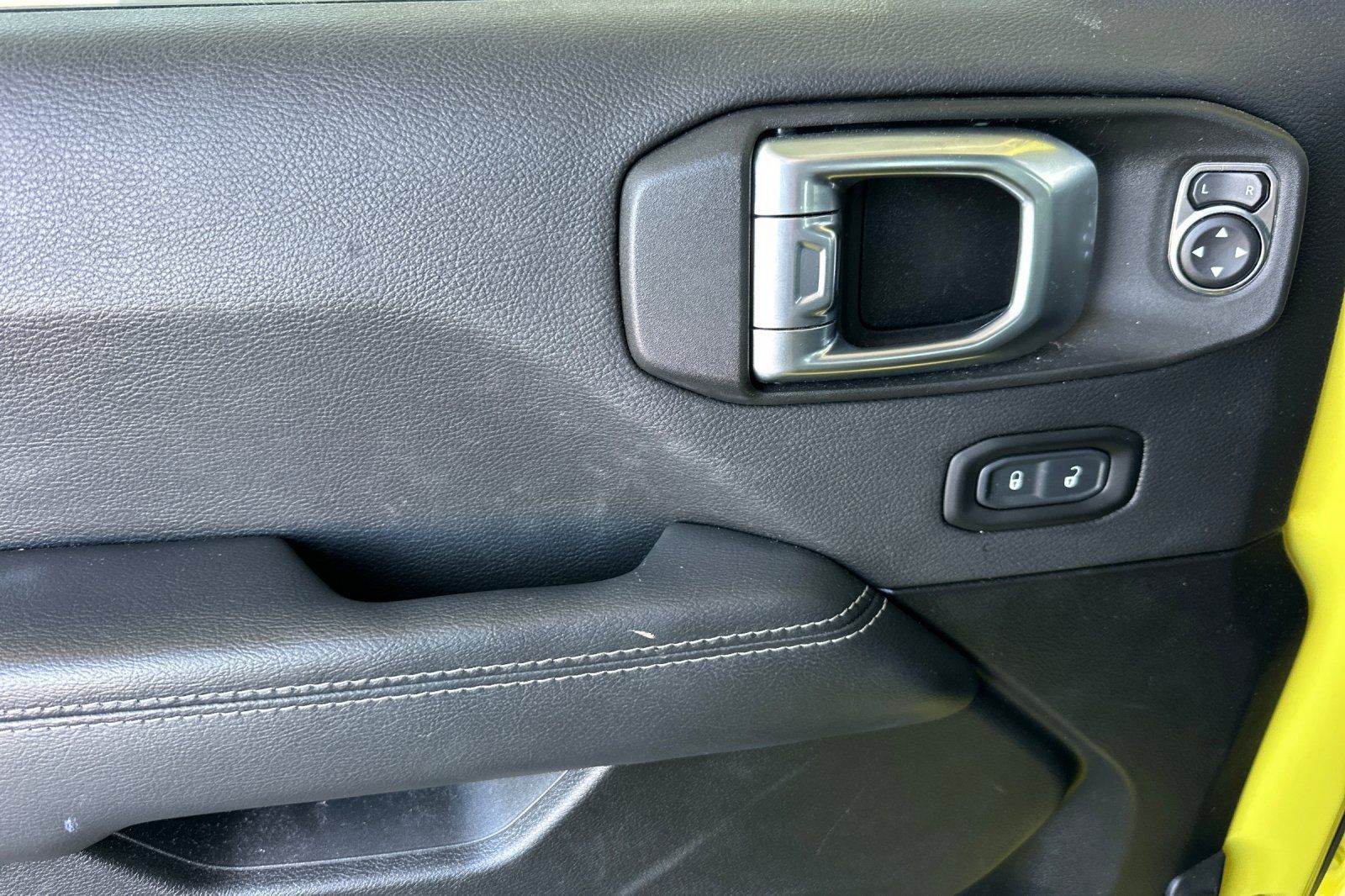 Used 2023 Jeep Wrangler Unlimited Sahara AWD/4WD image 11