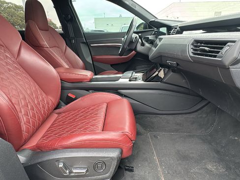 Used 2023 Audi e-tron S Prestige w/ Prestige Package image 28