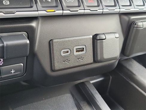 Used 2022 GMC Sierra 3500 AT4 w/ AT4 Preferred Package image 11