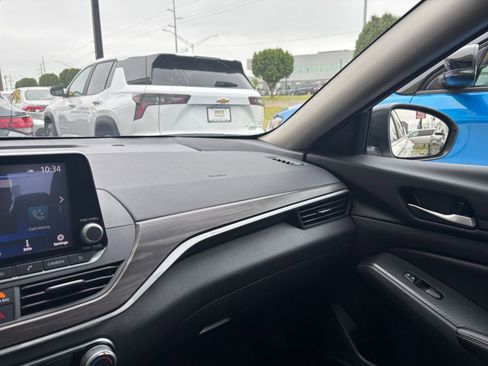 Used 2025 Nissan Altima 2.5 SV FWD image 35
