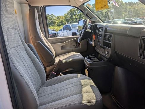 Used 2024 GMC Savana 3500 Extended w/ Power Convenience Package image 23
