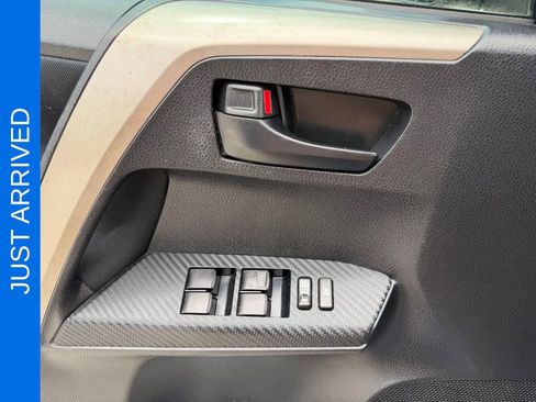 Used 2015 Toyota RAV4 LE FWD image 31
