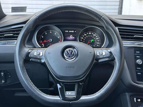 Used 2021 Volkswagen Tiguan SE AWD/4WD image 22