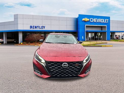 Used 2023 Nissan Altima 2.5 SR w/ SR Premium Package image 8