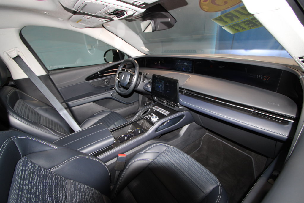 Used 2025 Lincoln Nautilus Reserve AWD/4WD image 27