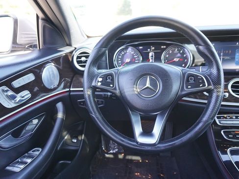 Used 2017 Mercedes-Benz E 300 image 21