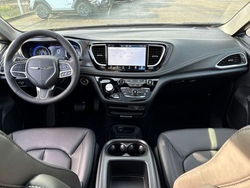 New 2026 Chrysler Pacifica Select image 28