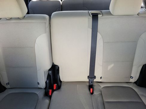 Used 2023 Chevrolet Traverse LS image 13