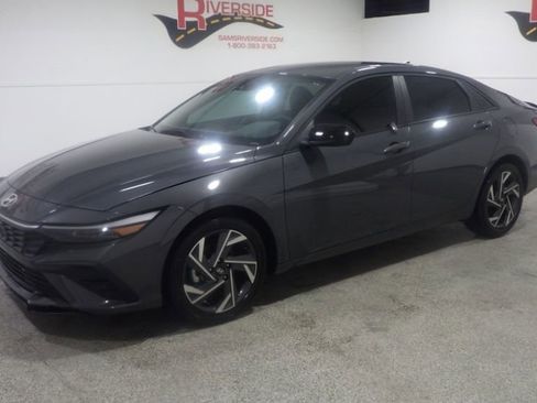 Used 2025 Hyundai Elantra Sport w/ Cargo Package FWD image 1