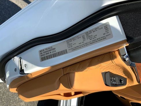 Used 2025 Jeep Grand Cherokee L Summit AWD/4WD image 32