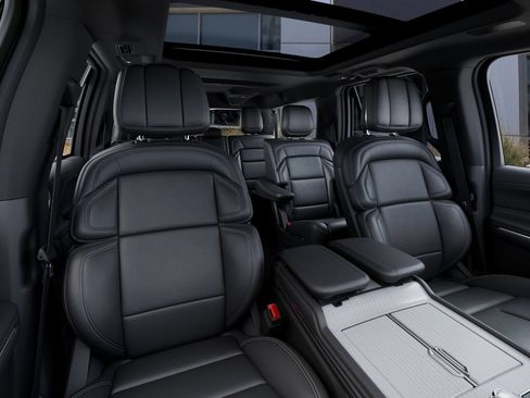 New 2027 Lincoln Navigator L Reserve AWD/4WD image 9