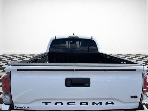 Used 2023 Toyota Tacoma TRD Off-Road w/ TRD Premium Off Road Package AWD/4WD image 2