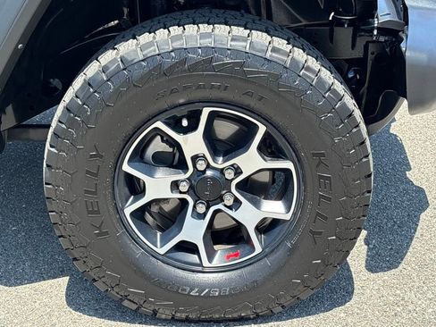 Used 2022 Jeep Wrangler Unlimited Rubicon w/ LED Lighting Group AWD/4WD image 30